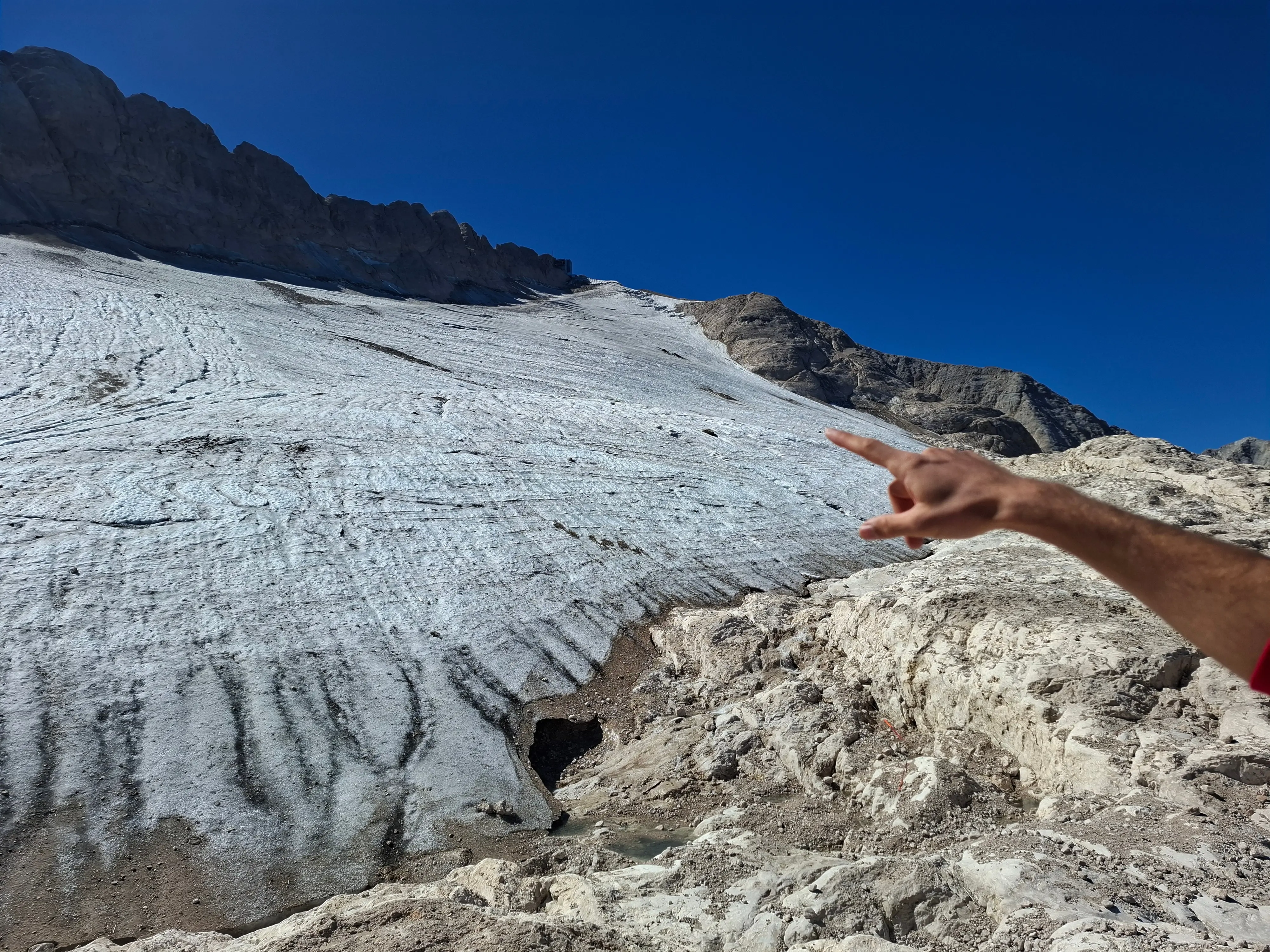 Quel che resta del ghiacciaio della Marmolada