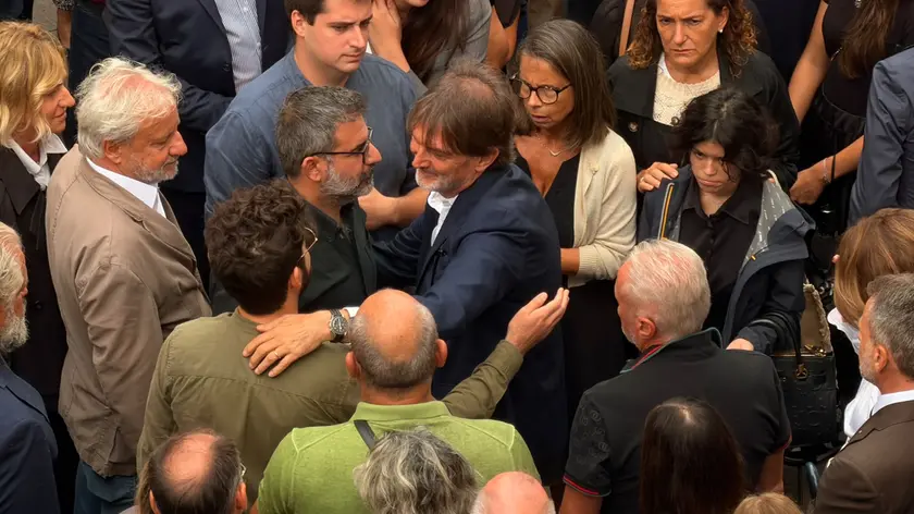 Un momento dei funerali (foto Pòrcile)