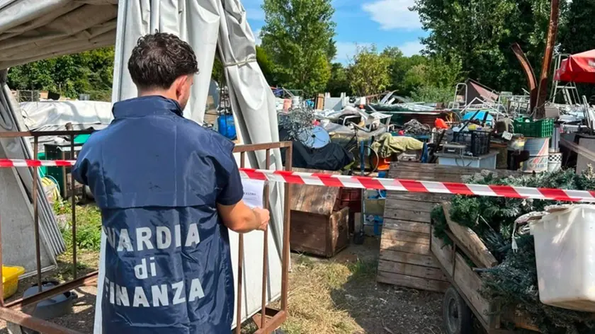 Scoperta e sequestrata una discarica abusiva di rifiuti pericolosi nel Padovano