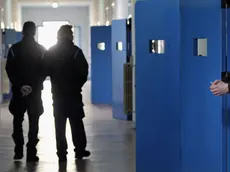 Nella foto agenti di polizia penitenziaria