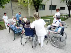 Aumentano le rette delle case di riposo, la pensione non basta più