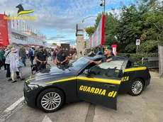 La guardia di finanza al Lido di Venezia durante la Mostra del Cinema