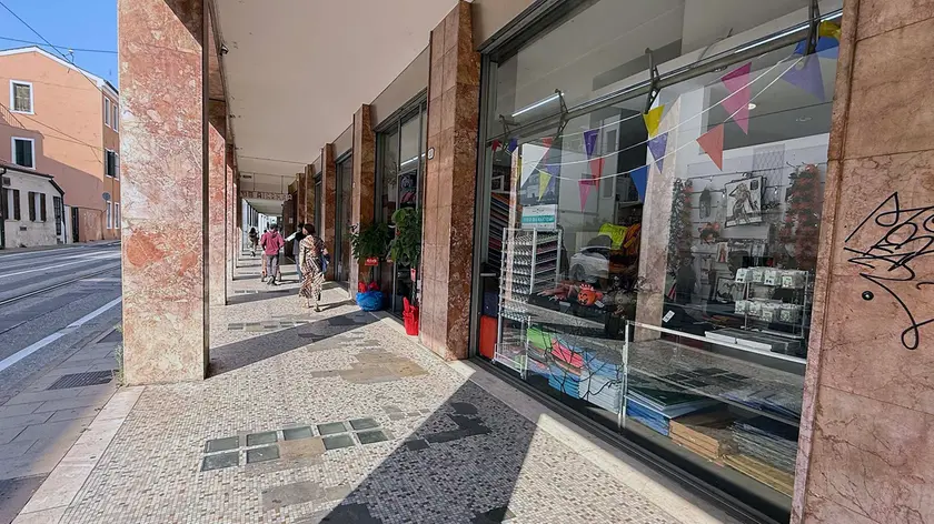 I nuovi negozi cinesi aperti in riviera Ponti Romani