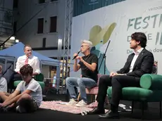 Venturini e Stefani con Schettini sul palco del Festival delle Idee
