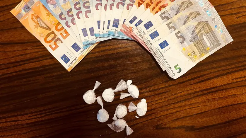 Le dosi di cocaina sequestrate