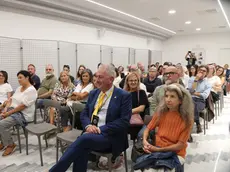 Il pubblico alla presentazione, il sindaco di Pordenone Basso in prima fila
