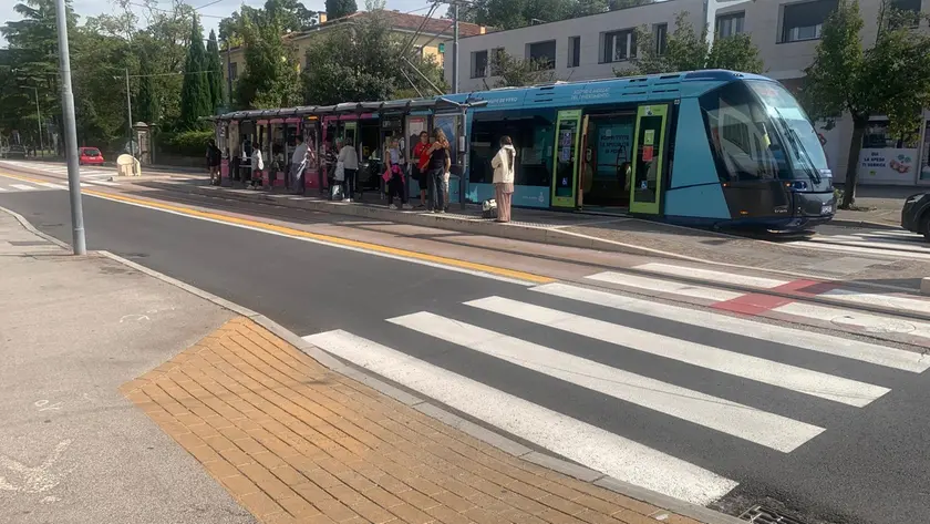 Uno dei tram fermi ieri mattina all’Arcella