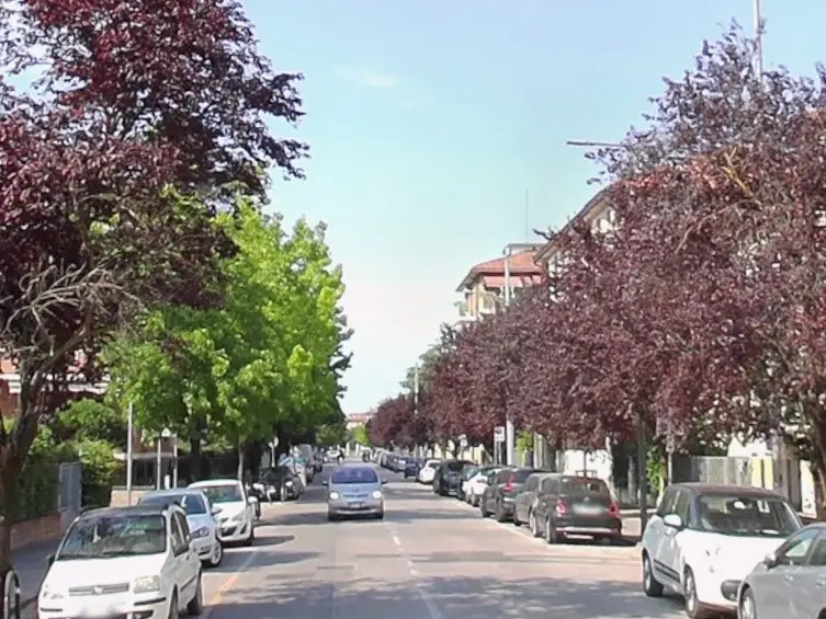 Via Carducci, dove è stato investito e ucciso l'84enne
