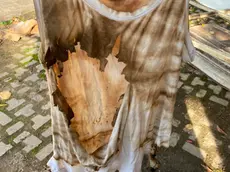 La canottiera bruciata dell'81enne