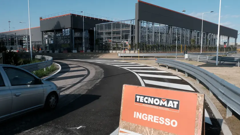 Il cantiere per la costruzione del capannone di Tecnomat