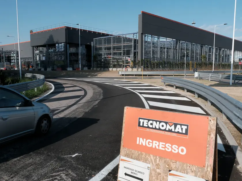 Il cantiere per la costruzione del capannone di Tecnomat