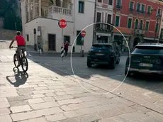 L'auto dell’assessore Gianni Mamprin in divieto di sosta in centro a Monselice