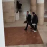 L’avvocatoDeToni (a sinistra) con Francesco Saviane in tribunale