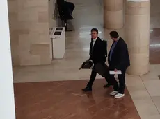 L’avvocatoDeToni (a sinistra) con Francesco Saviane in tribunale