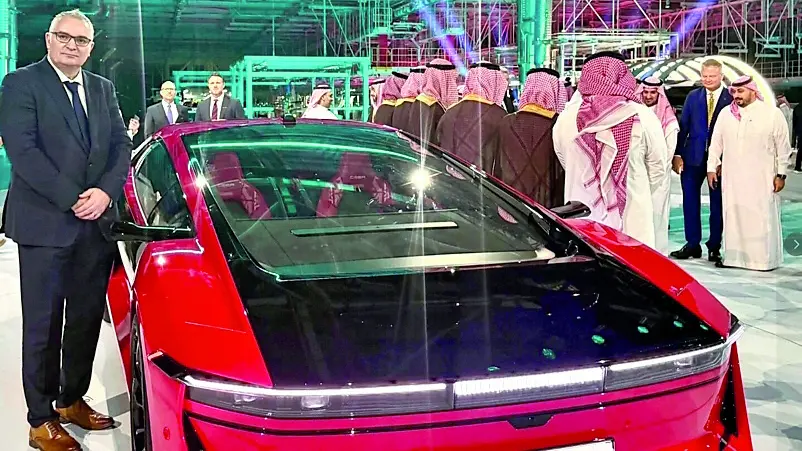 Isoclima firma il parabrezza più grande al mondo per un’auto