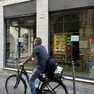Il negozio self service Pokemon in via Cesare Battisti