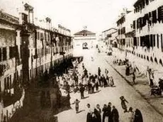 Padova, il Portello com’era: la processione dell’Immacolata, le osterie e la vita di quartiere