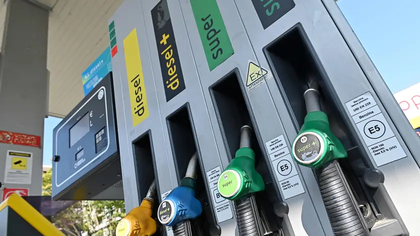 Salgono ancora i prezzi dei carburanti a Padova: ecco dove costa meno