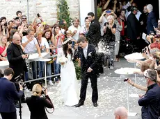 Un momento del matrimonio tra Elisa e Andrea a Grado davanti alla basilica di Sant'Eufemia - foto di Katia Bonaventura
