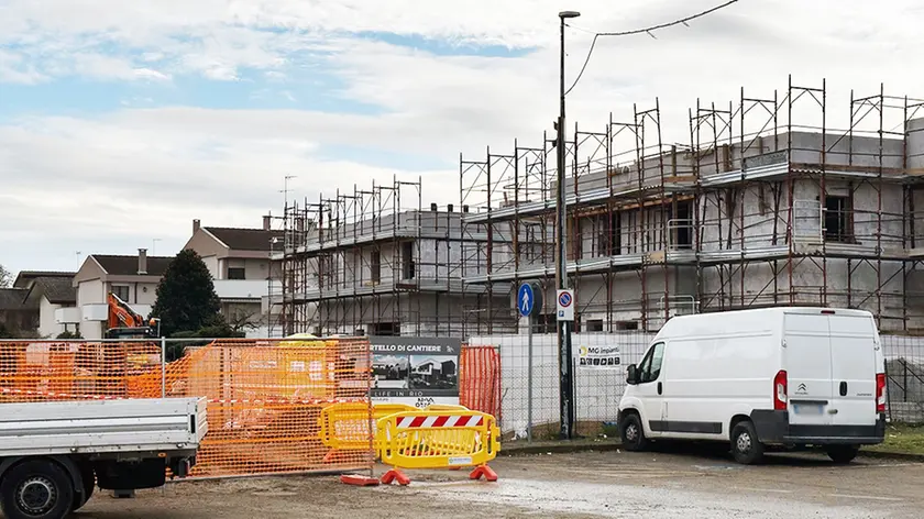 Il cantiere a Ponte San Nicolò dove è morto Pagan