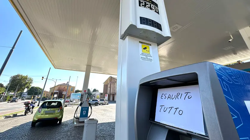 Una stazione di servizio Enilive in via Guizza a Padova