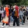 Studenti all’uscita dall’istituto Pertini (foto Bonaventura / Minin)