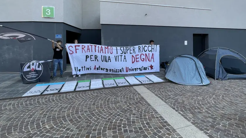 La mobilitazione padovana si è accesa con la comparsa dei manifesti davanti alle strutture gestite da Camplus