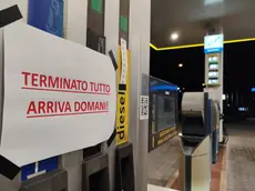 Padova, corsa ai distributori: pompe a secco dopo l’assalto per il carburante scontato
