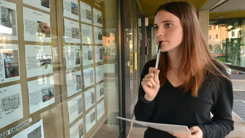 La ricerca di un alloggio parte dalla visione degli avvisi immobiliari