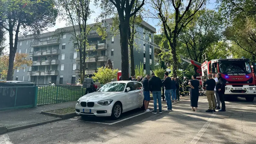 I vigili del fuoco sul luogo dell'incendio ad Albignasego