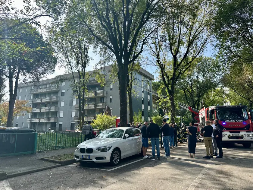 I vigili del fuoco sul luogo dell'incendio ad Albignasego