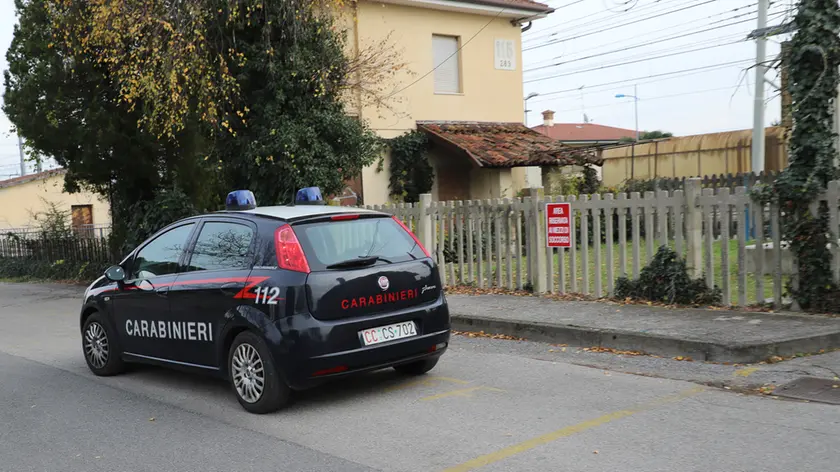 Basilano 30 Novembre 2018 stazione treni Agenzia Petrussi foto Massimo Turco Basilano, 30 novembre 2018. Stazione ferroviaria. Una pattuglia dei carabinieri.