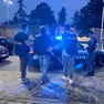 Luciano Donadio si consegna agli ufficiali di polizia