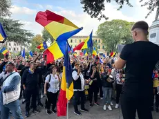 Padova, 300 romeni in piazza per Calin Georgescu: «La libertà non si arresta»