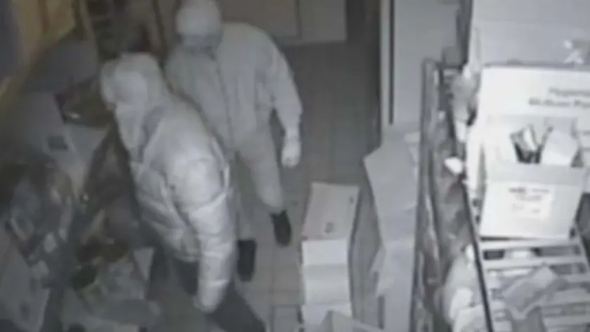 Banditi incappucciati in azione (foto d'archivio)