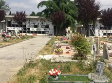 Compra un loculo ma lo trova occupato al cimitero di Torre