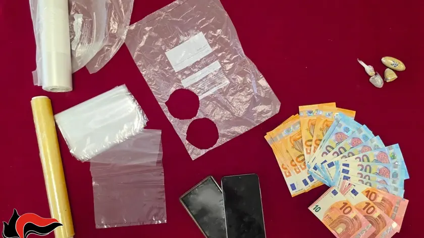 Tutto il materiale rinvenuto è stato sottoposto a sequestro