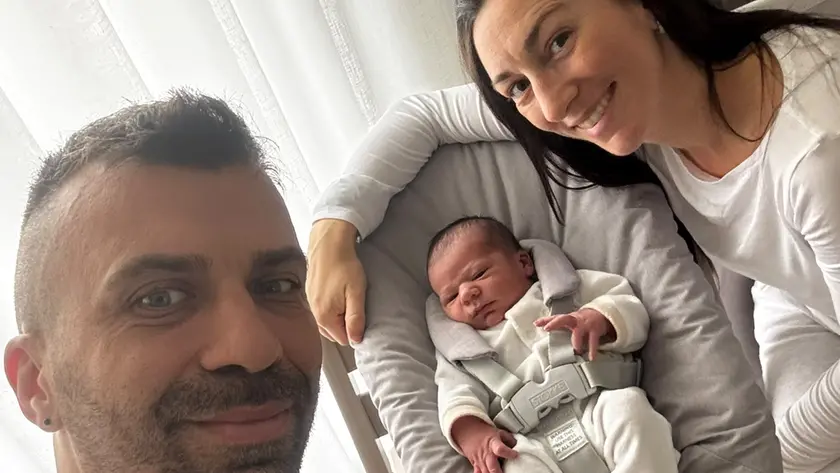 Thomas Ciprian con la compagna Virginia e il piccolo Santiago
