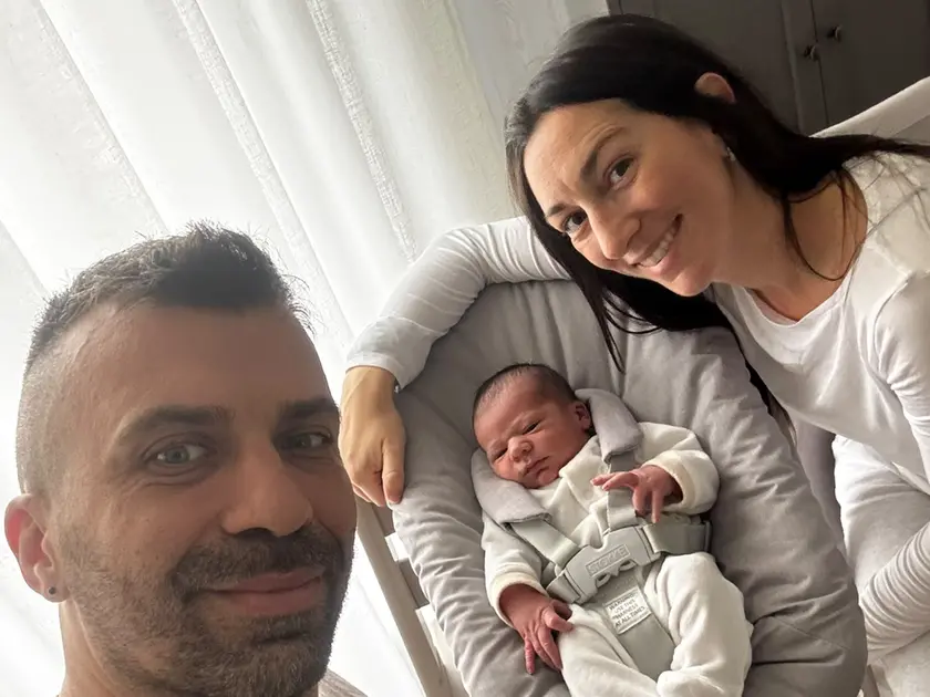Thomas Ciprian con la compagna Virginia e il piccolo Santiago