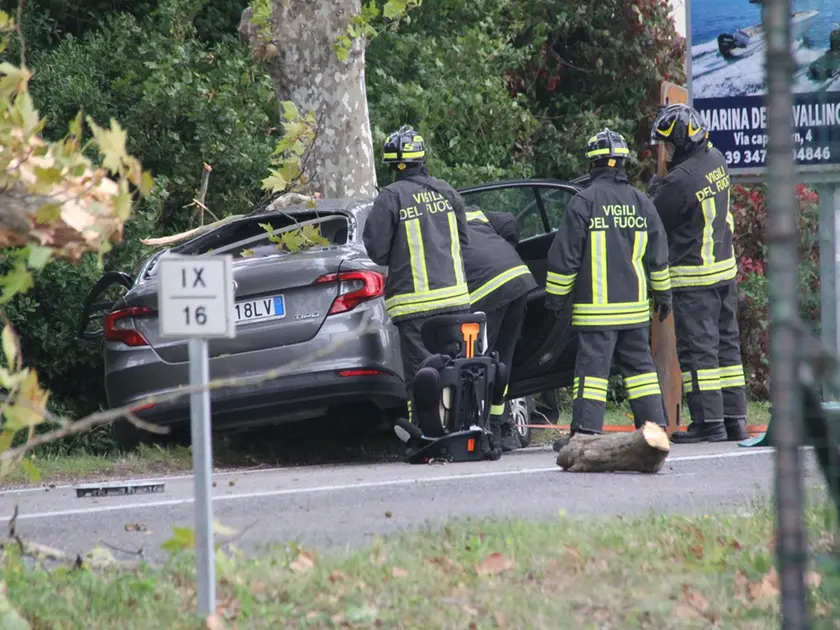 L'auto del 46enne che ha perso la vita (foto Bortoluzzi)