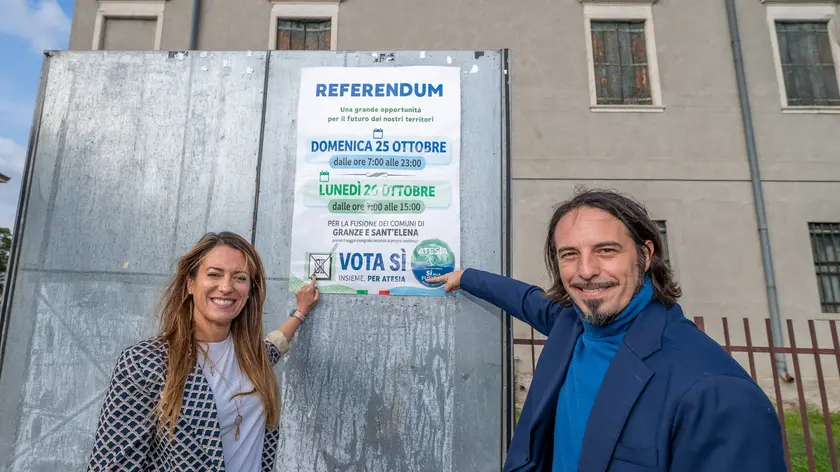 I sindaci Valentina Businarolo e Damiano Fusaro davanti al municipio di Granze