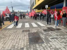 La protesta davanti all'Ikea di Padova