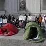 Un sit in di protesta contro gli sfratti davanti a Palazzo Moroni