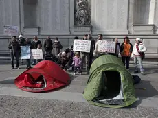 Un sit in di protesta contro gli sfratti davanti a Palazzo Moroni