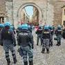 La polizia schierata per la manifestazione degli studenti