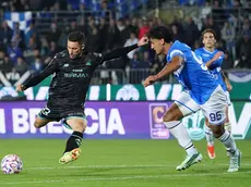Lorenzo Paolucci si coordina per il tiro
