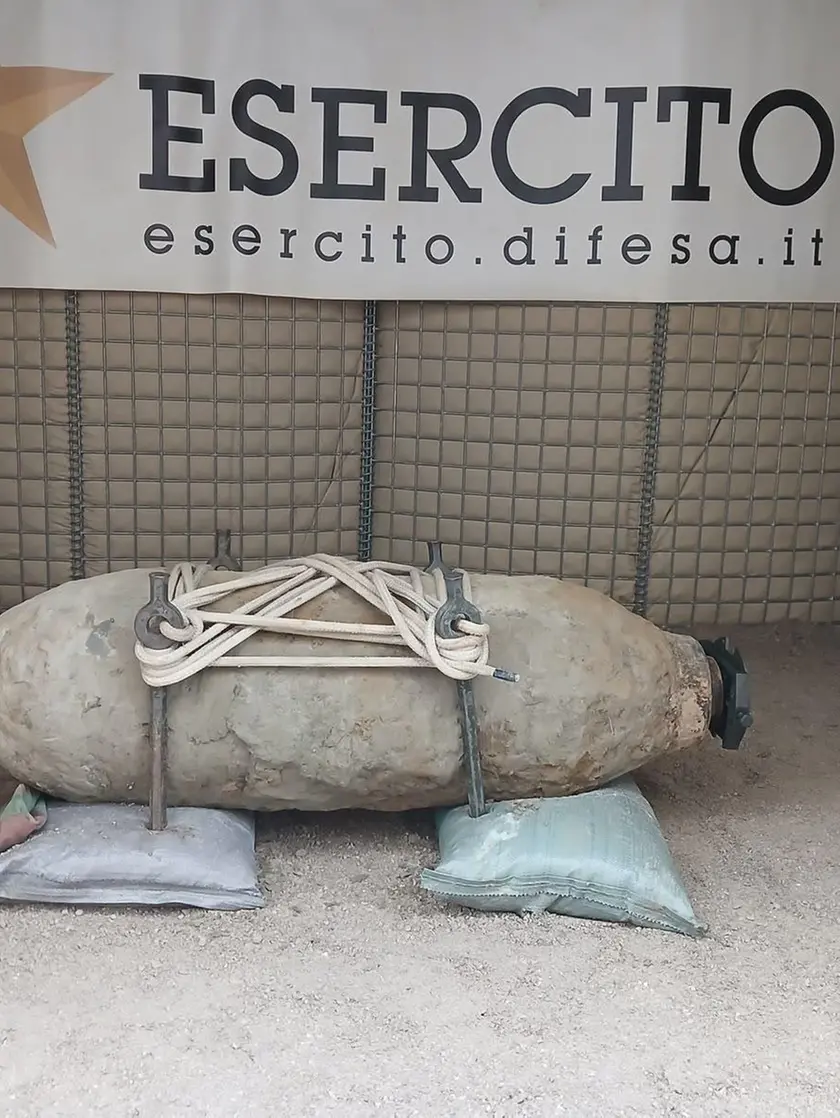 La bomba dopo il recupero a Pontevigodarzere