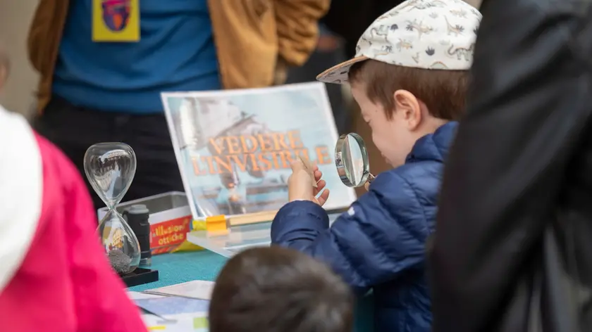 Un laboratorio per bambini in una passata edizione del Cicap (foto credit Serena Pea)