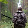 Un cacciatore nel bosco