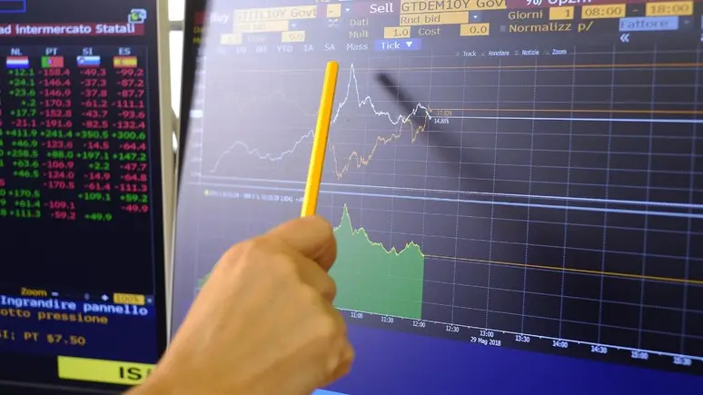 Promette di raddoppiare i soldi investiti in borsa: ma si tratta di una truffa